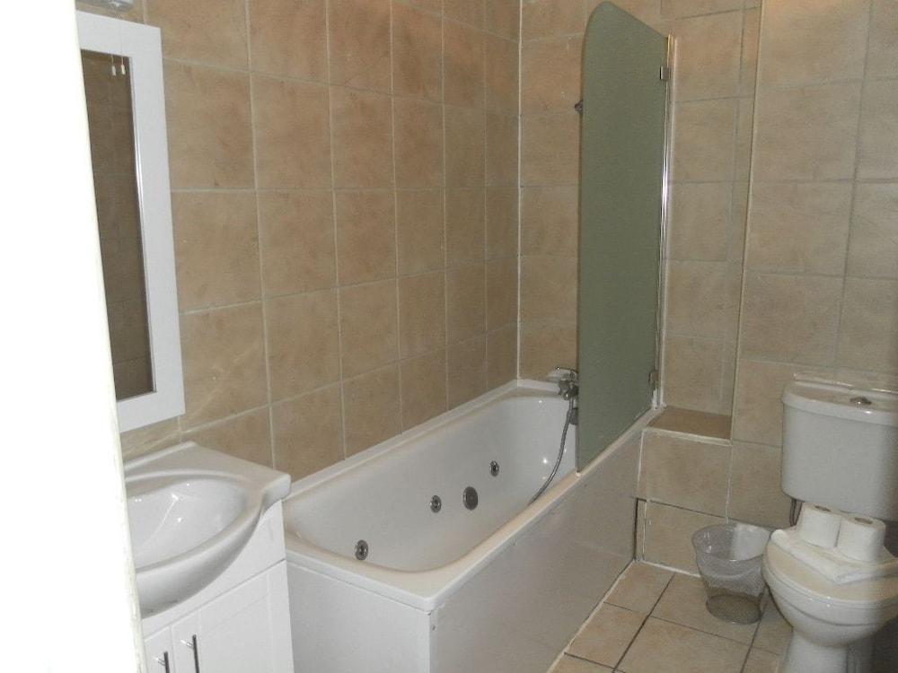 Access Earls Court Apartment Лондон Екстериор снимка